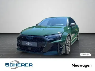 Neu Audi RS3 Competition 400 PS (294 kW) 2026 Grün Limousine