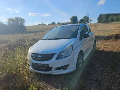 Gebraucht Opel Corsa Color Edition 80 PS (58 kW) 2009 Weiß Kleinwagen
