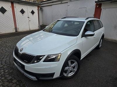 Weiß Gebraucht 2017 Skoda Octavia Scout 4x4 Kombi | 17.500 € (Etwas zu teuer)