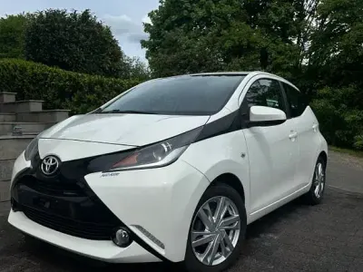 Używany Toyota Aygo 69 KM (50 kW) 2017 Biały Hatchback