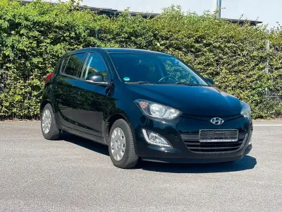 Gebraucht Hyundai i20 Edition 75 PS (55 kW) 2014 Schwarz Kleinwagen