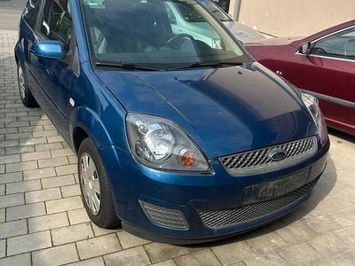 Gebraucht Ford Fiesta 70 PS (51 kW) 2008 Blau Kleinwagen