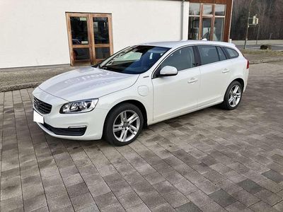 Gebraucht Volvo V60 Momentum 288 PS (211 kW) 2018 Weiß Kombi