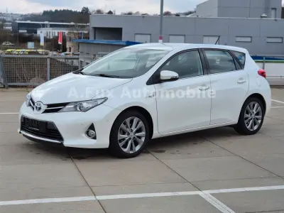 Gebraucht Toyota Auris Hybrid Edition 99 PS (72 kW) 2013 White pearl cs Limousine