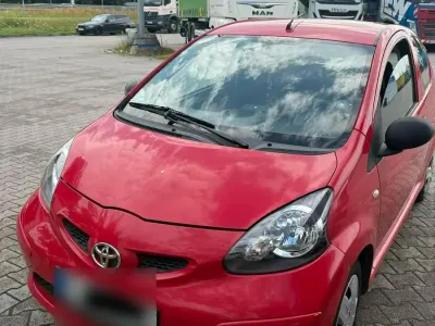 Gebraucht Toyota Aygo 67 PS (49 kW) 2005 Rot Kleinwagen
