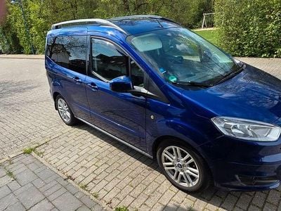 Usata Ford Tourneo Courier Titanium 101 CV (74 kW) 2017 Blu Monovolume