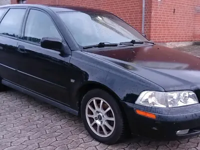 Gebraucht Volvo V40 122 PS (89 kW) 2002 Schwarz Kombi