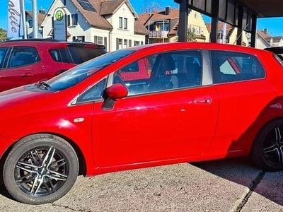 Gebraucht Fiat Grande Punto 77 PS (56 kW) 2012 Rot Kleinwagen