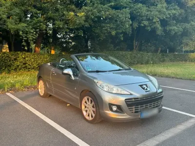 Gebraucht Peugeot 207 CC Roland Garros 122 PS (89 kW) 2010 Grau Cabrio