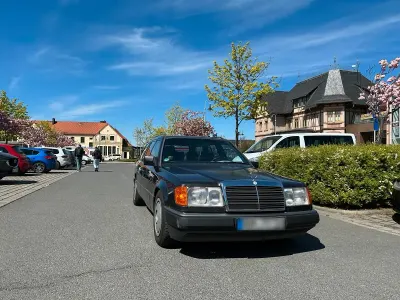 Gebraucht Mercedes 230 132 PS (97 kW) 1990 Schwarz Kombi