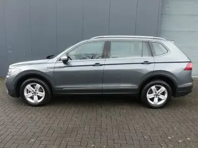 Gebraucht VW Tiguan Life 150 PS (110 kW) 2023 Platinum grey metallic SUV