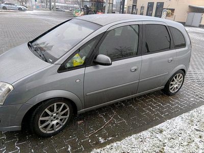 Grau Gebraucht 2007 Opel Meriva Van / Kleinbus | 1.999 € (Guter Preis)