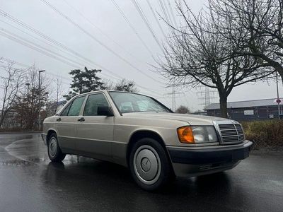 Gebraucht Mercedes 190 109 PS (80 kW) 1990 Gold Limousine