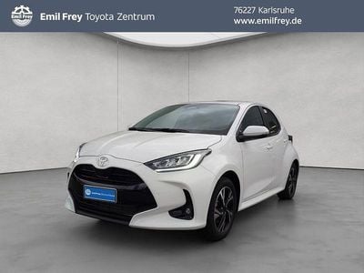 Schneeweiß Gebraucht 2025 Toyota Yaris Hybrid Comfort Limousine | 23.190 € (Fairer Preis)