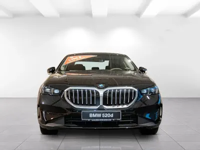 Gebraucht BMW 520 Sport Line 197 PS (144 kW) 2025 Metallic Limousine