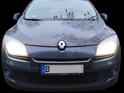 Gebraucht Renault Mégane III Expression 110 PS (80 kW) 2013 Grau Limousine