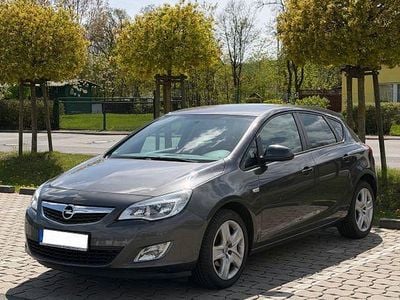 Second-hand Opel Astra Design Edition 116 CP (85 kW) 2011 Gri Berlinǎ