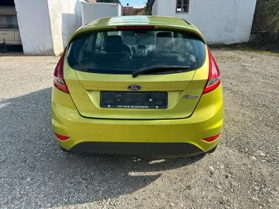 Używany Ford Fiesta 82 KM (60 kW) 2008 Zielony Hatchback