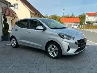 Gebraucht Hyundai i10 Edition 30 67 PS (49 kW) 2021 Silber Kleinwagen