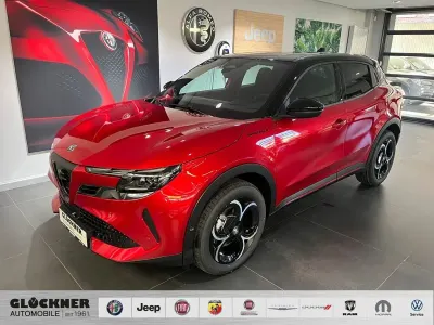 Uusi Alfa Romeo Junior Edizione Speciale 145 HP (106 kW) 2026 Punainen Katumaasturi