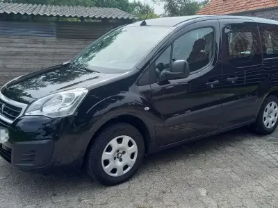 Gebraucht Peugeot TePee 110 PS (80 kW) 2018 Schwarz Kombi