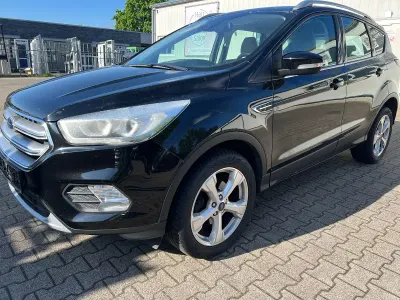 Gebraucht Ford Kuga Titanium 120 PS (88 kW) 2019 Schwarz SUV