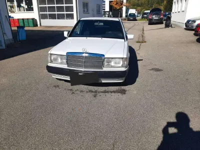 Używany Mercedes 190 109 KM (80 kW) 1991 Biały Sedan/Limuzyna
