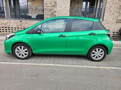 Gebraucht Toyota Yaris Hybrid 55 PS (40 kW) 2014 Grün Kleinwagen