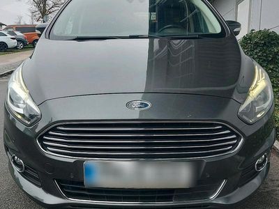 Grau Gebraucht 2017 Ford S-MAX Titanium Van / Kleinbus | 13.900 € (Fairer Preis)