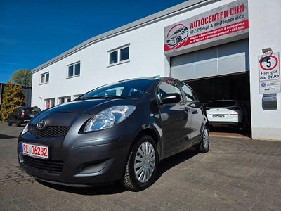 Usata Toyota Yaris Cool 99 CV (72 kW) 2011 Grigio Utilitaria