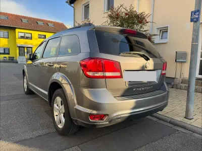 Usado Fiat Freemont Urban 170 CV (125 kW) 2012 Gris SUV