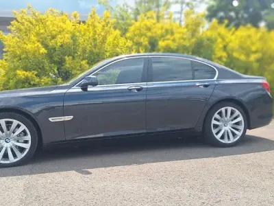Gebraucht BMW 740 Performance 306 PS (225 kW) 2011 Grau Limousine