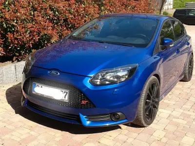Usata Ford Focus Sport 250 CV (183 kW) 2013 Blu Berlina
