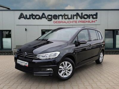 Schwarz Gebraucht 2023 VW Touran Comfortline Van / Kleinbus | 27.750 € (Fairer Preis)