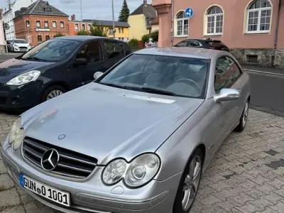 Gebraucht Mercedes CLK240 170 PS (125 kW) 2004 Silber Coupé