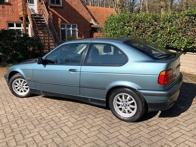 Gebraucht BMW 318 140 PS (102 kW) 1997 Grün Limousine