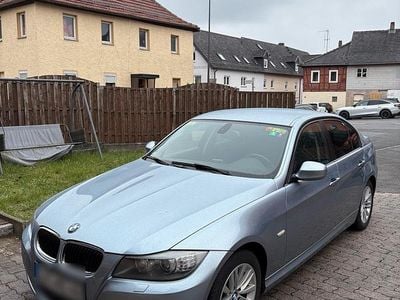 Gebraucht BMW 320 170 PS (125 kW) 2009 Blau Limousine