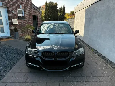 Gebraucht BMW 318 143 PS (105 kW) 2010 Schwarz Limousine