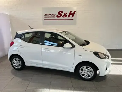 Gebraucht Hyundai i10 Select 67 PS (49 kW) 2020 Weiß Kleinwagen