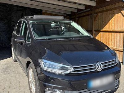 Second-hand VW Touran Highline 179 CP (131 kW) 2017 Negru Monovolum