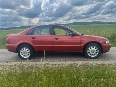 Gebraucht Audi A4 125 PS (91 kW) 1996 Rot Limousine