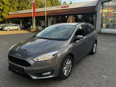 Gebraucht Ford Focus Business Edition 125 PS (91 kW) 2015 Braun Limousine
