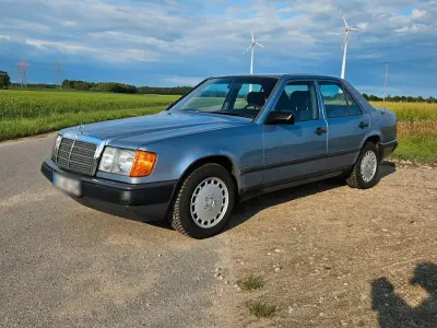 Gebraucht Mercedes 300 109 PS (80 kW) 1987 Blau Limousine