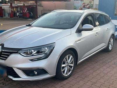 Używany Renault Mégane GrandTour Intens 132 KM (97 kW) 2017 Srebrny Kombi