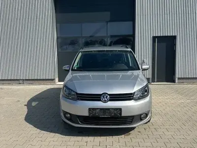 Gebraucht VW Touran 105 PS (77 kW) 2011 Silber Van / Kleinbus