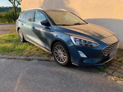 Gebraucht Ford Focus Titanium 120 PS (88 kW) 2019 Blau Kombi