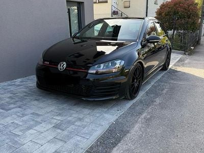 Second-hand VW Golf VII GTI 235 CP (172 kW) 2016 Negru Hatchback
