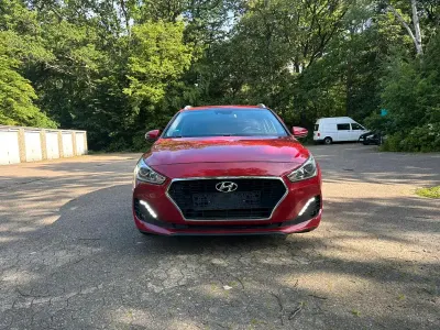 Gebraucht Hyundai i30 115 PS (84 kW) 2019 Rot Kombi
