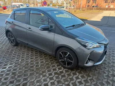 Brugt Toyota Yaris Style 111 HK (81 kW) 2018 Grå Sedan