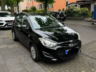 Gebraucht Hyundai i20 Style 101 PS (74 kW) 2014 Schwarz Kleinwagen